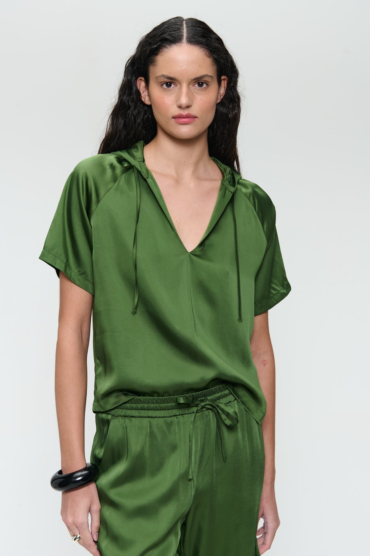 Evi saten viscose blouse | Oliva Green